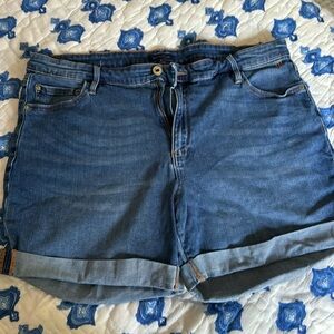 Tommy Hilfiger stretchy jean shorts size 16